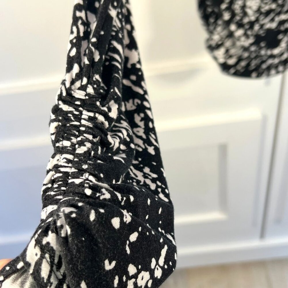 Elie Tahari - Women's S/M Blouse Black White Abstract Print Long Ruched Sleeves - Picture 5 of 16